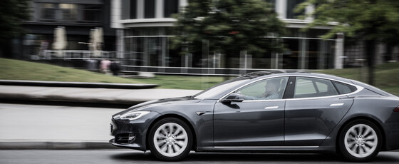 Co mają wspólnego samochody Tesla i Bitcoin?